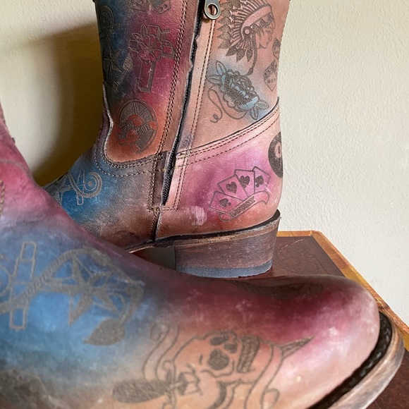 Corral Women’s Vintage Multi Color Engraved Boot - Picture 5 of 14